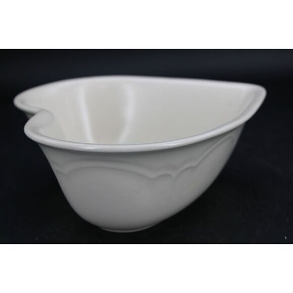 Vintage Pfaltzgraff Tea Rose Heart Shaped Serving Bowl Dish 8 1/4" x 3" Deep - Picture 5 of 9